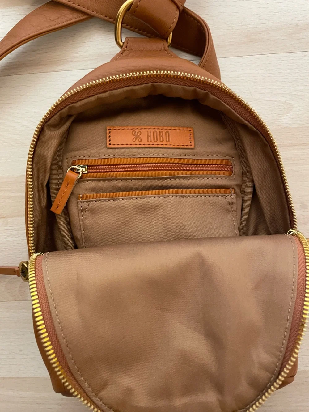 EXCELLENT Hobo Fern Sling Crossbody in a Caramel / Honey Color - Picture 8 of 14
